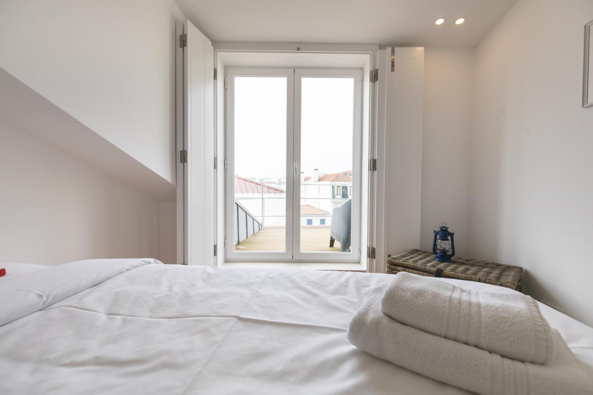 Apartment Lovely Duplex W Balcony Lissabon
