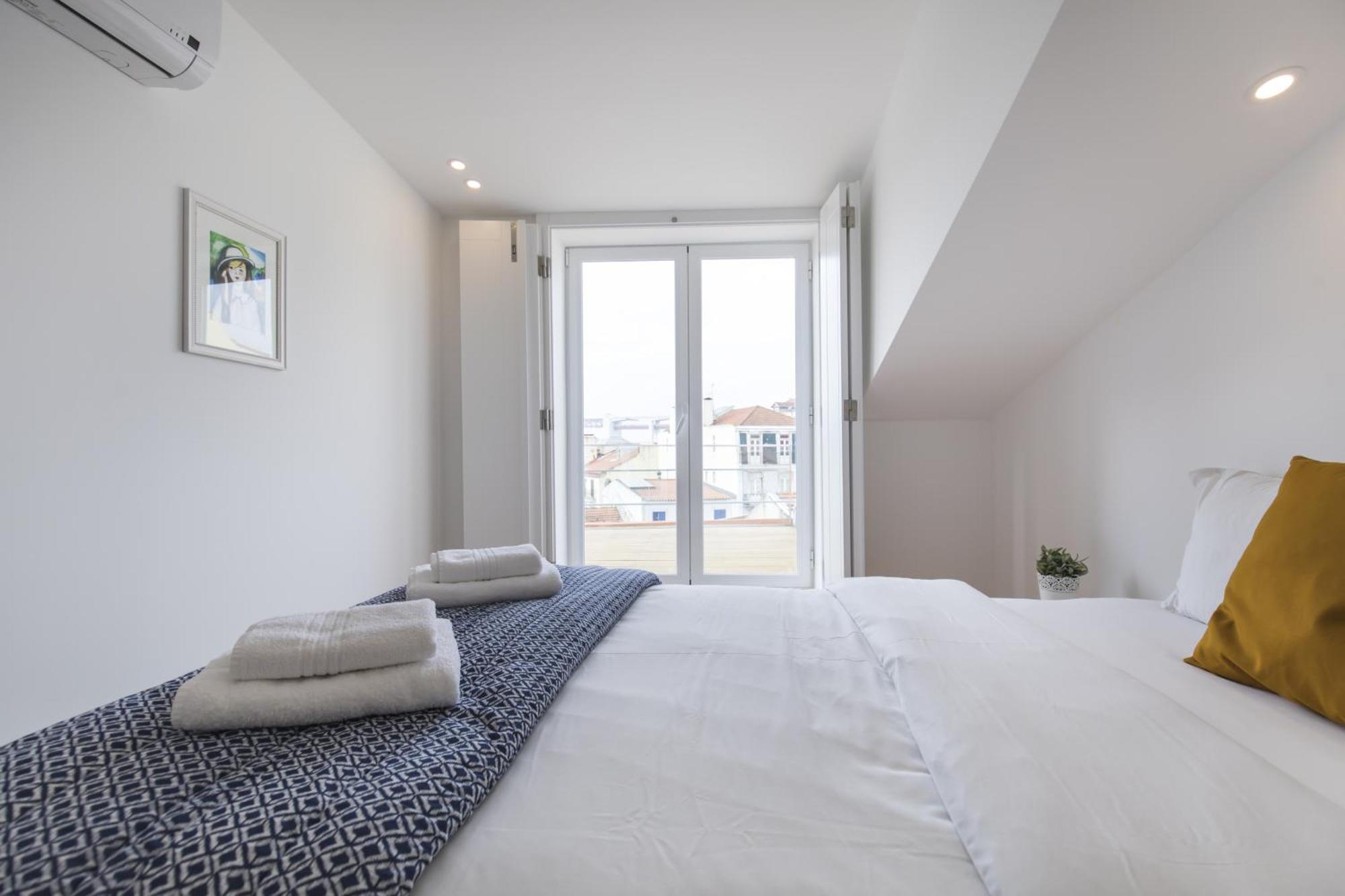 Lovely Duplex W Balcony Lissabon