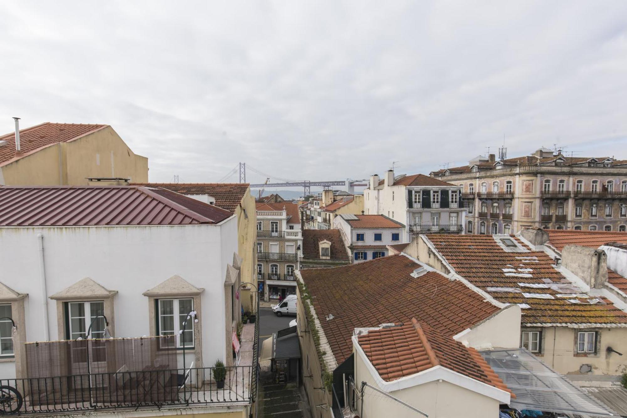 Lovely Duplex W Balcony Lissabon