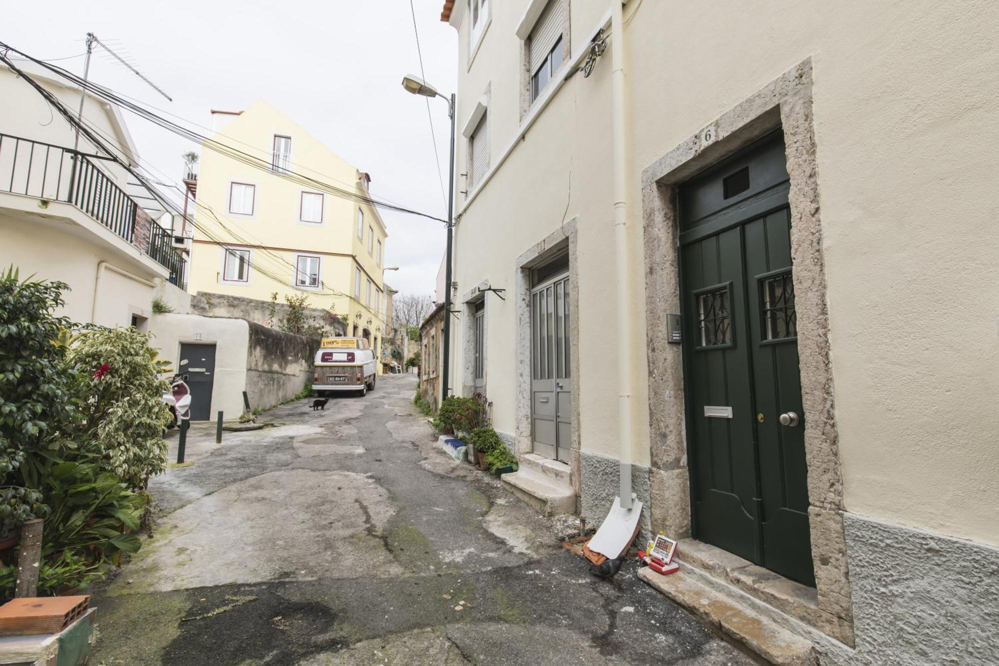 Apartment Lovely Duplex W Balcony Lissabon