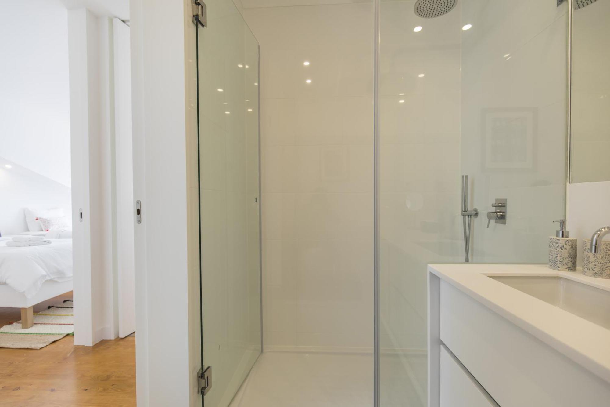 Lovely Duplex W Balcony Lissabon