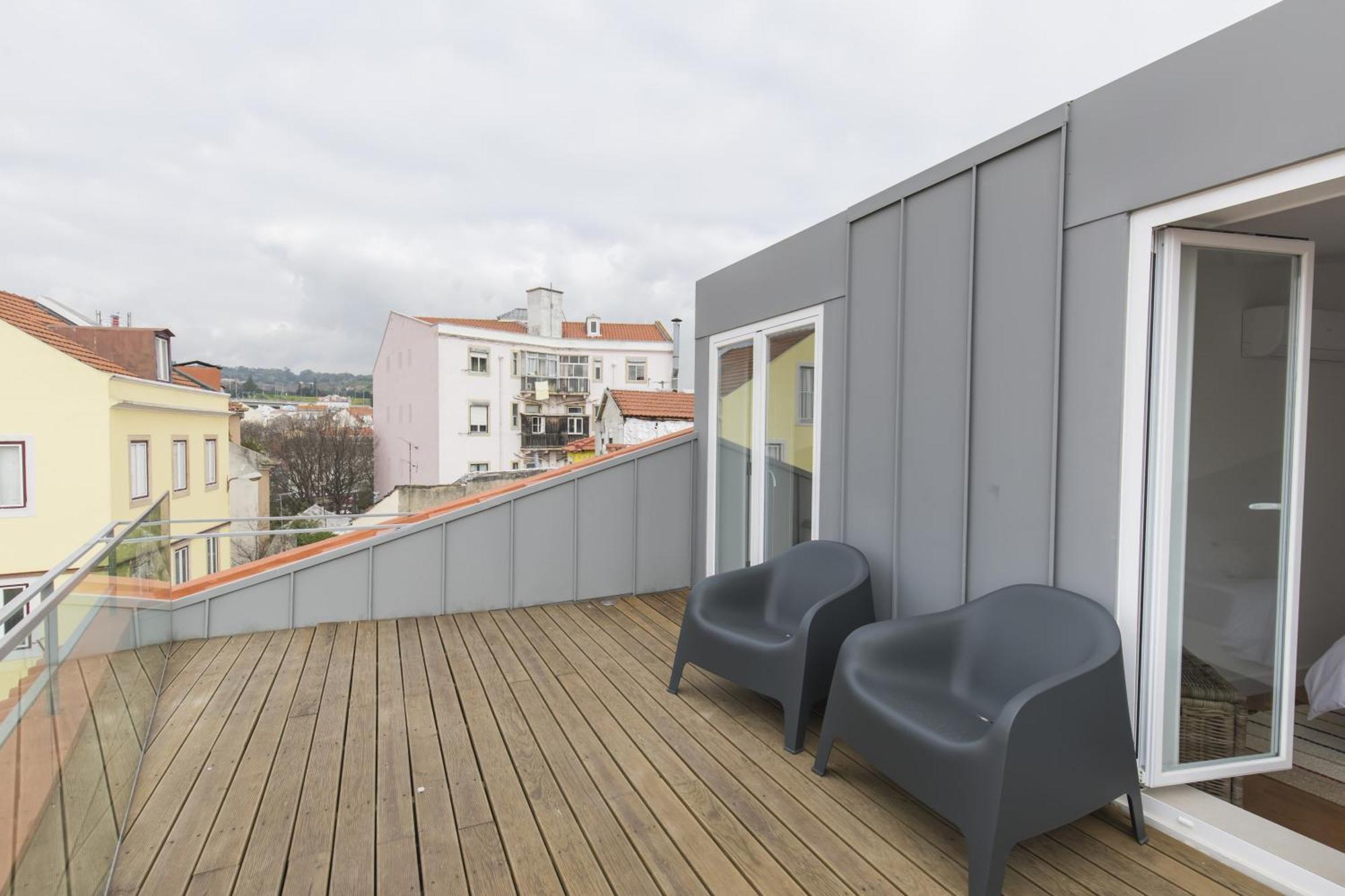 Apartment Lovely Duplex W Balcony Lissabon