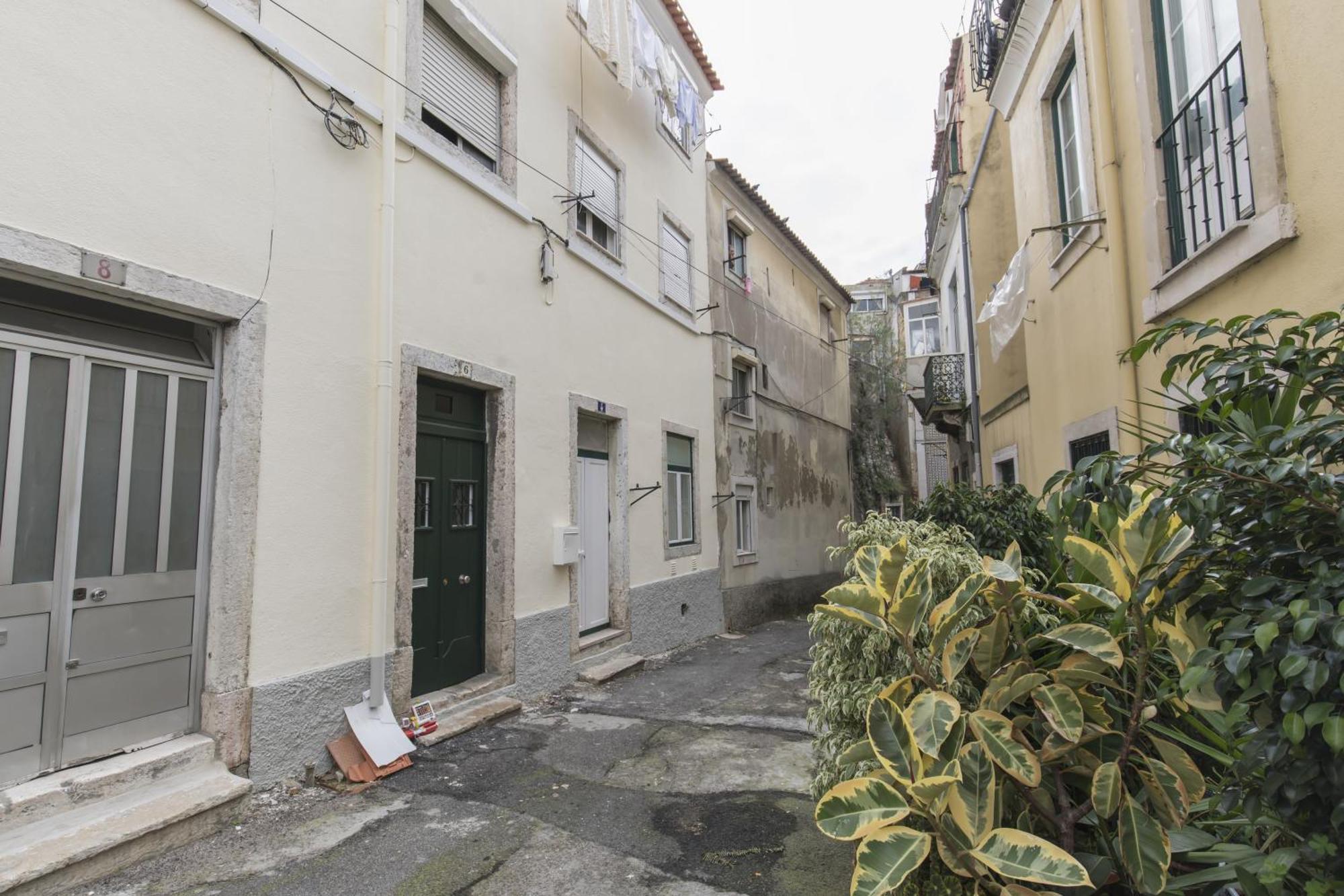 Apartment Lovely Duplex W Balcony Lissabon