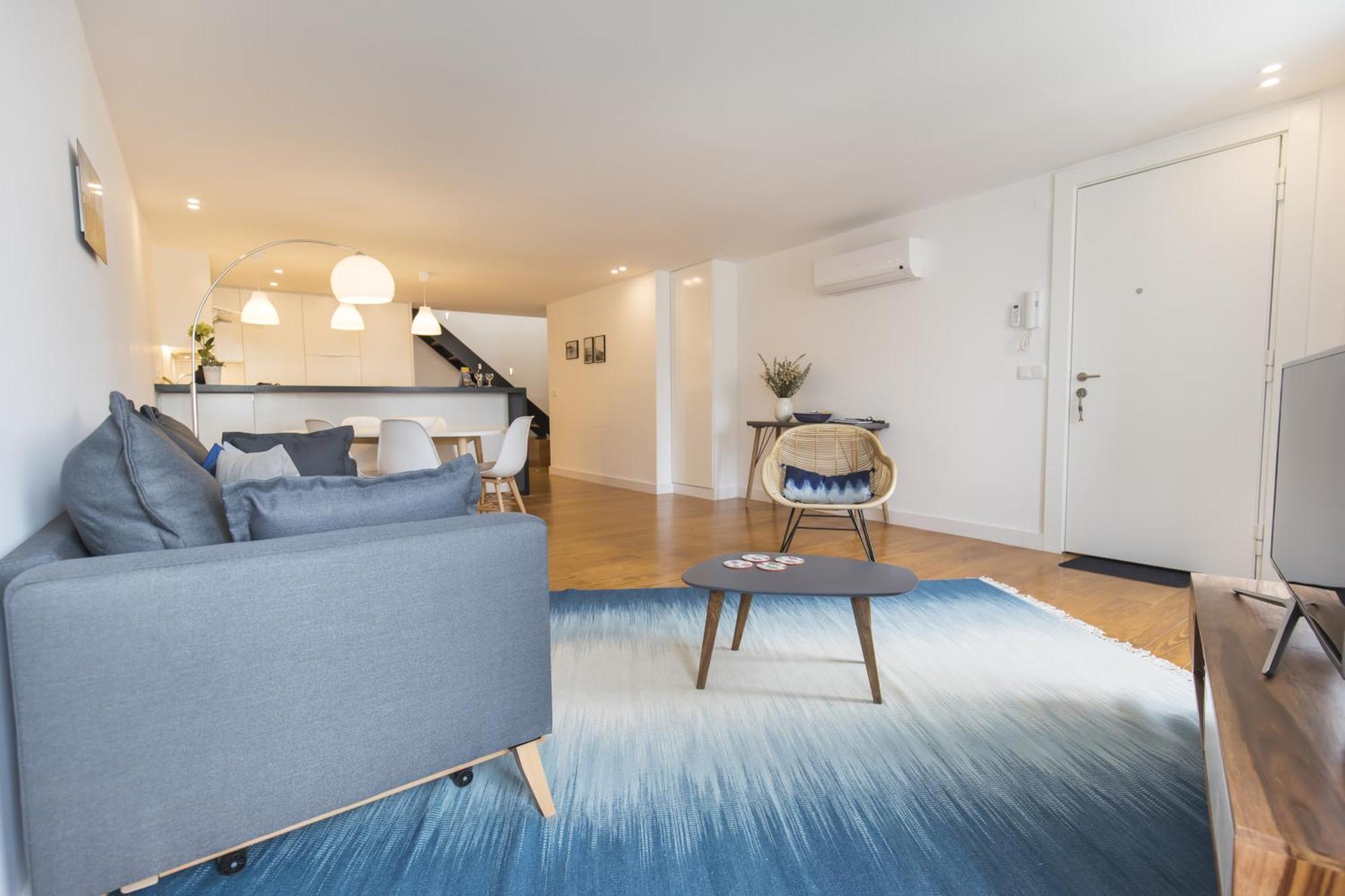 Lejlighed Lovely Duplex W Balcony